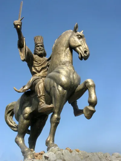 جلد کتاب اریوبرزن،قهرمان ایرانی