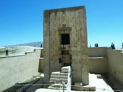 جلد کتاب پورپیرار و کعبه زرتشت۱